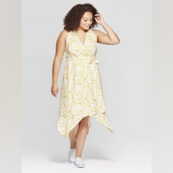Ava & Viv Yellow Floral Sharkbite Hem Midi Dress - Picture 6 of 7